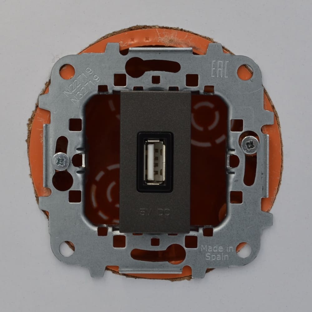 Розетка Zenit антрацит USB 1 мод. 2000мА ( 2CLA218520N1801 )​