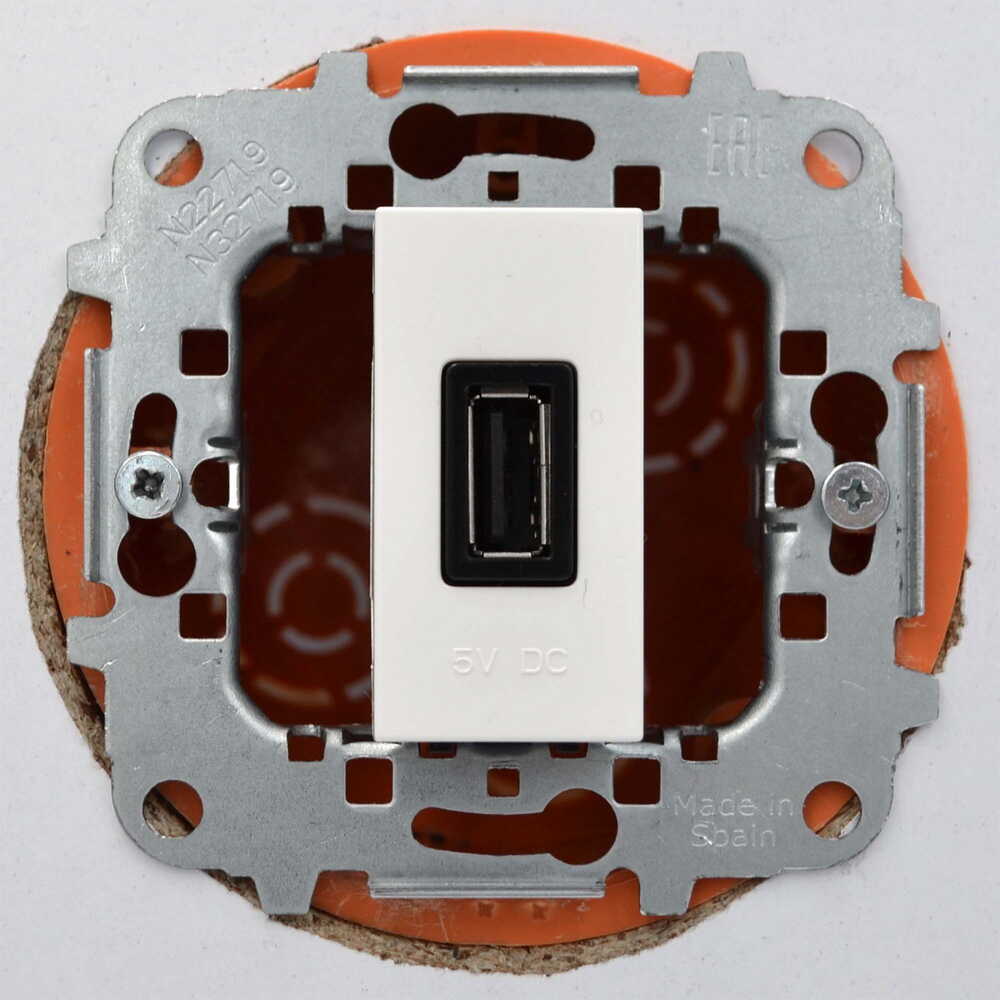 Розетка Zenit біла USB 1 мод. ( 2CLA218500N1101 )