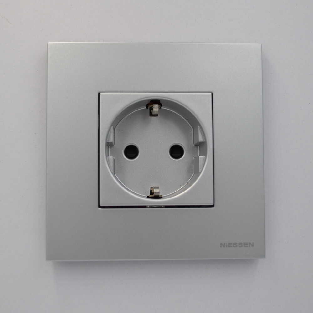 Розетка Zenit срібна 1-на з заземленням та захисними шторками ( 2CLA228800N1301 )