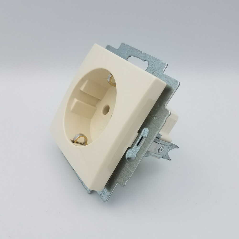 Розетка ABB basic55 cлонова кість 1-на з заземленням ( 2CKA002011A3857 )