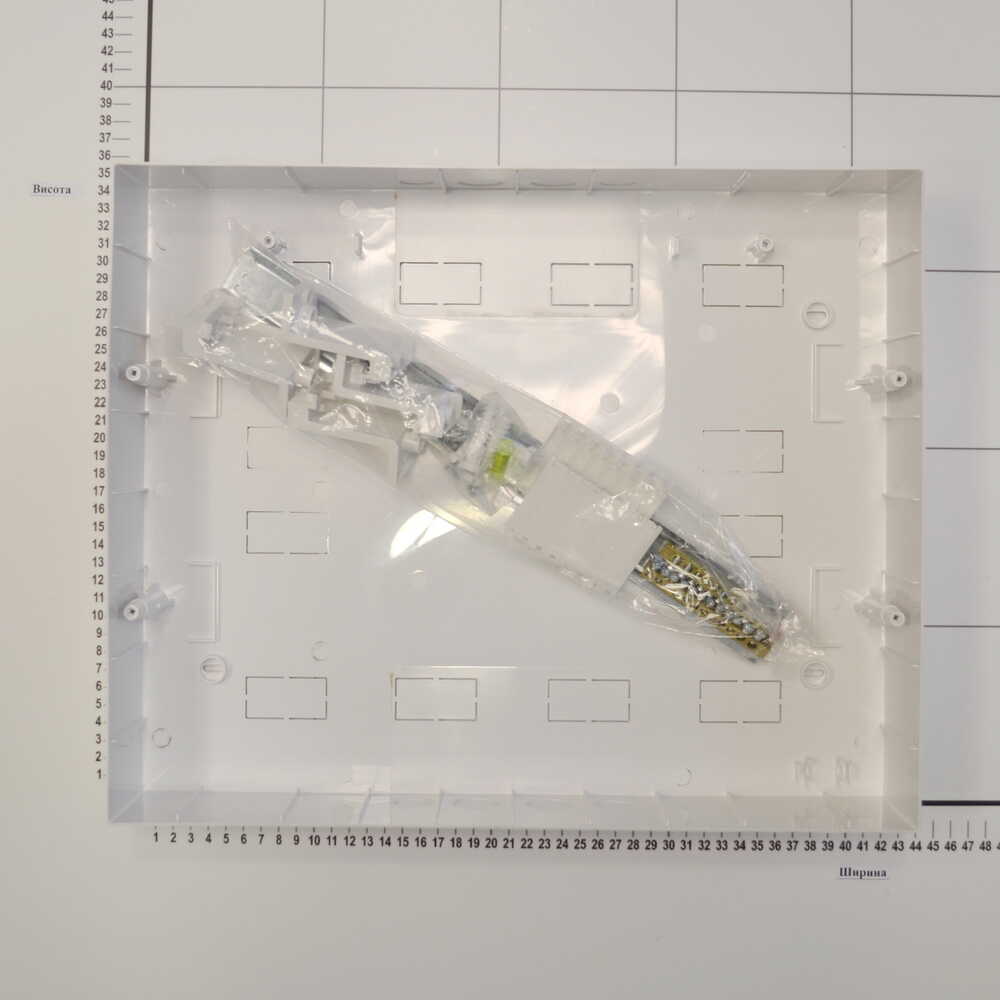 Бокс пластиковый NILSON quantum на 36 модулей внешний