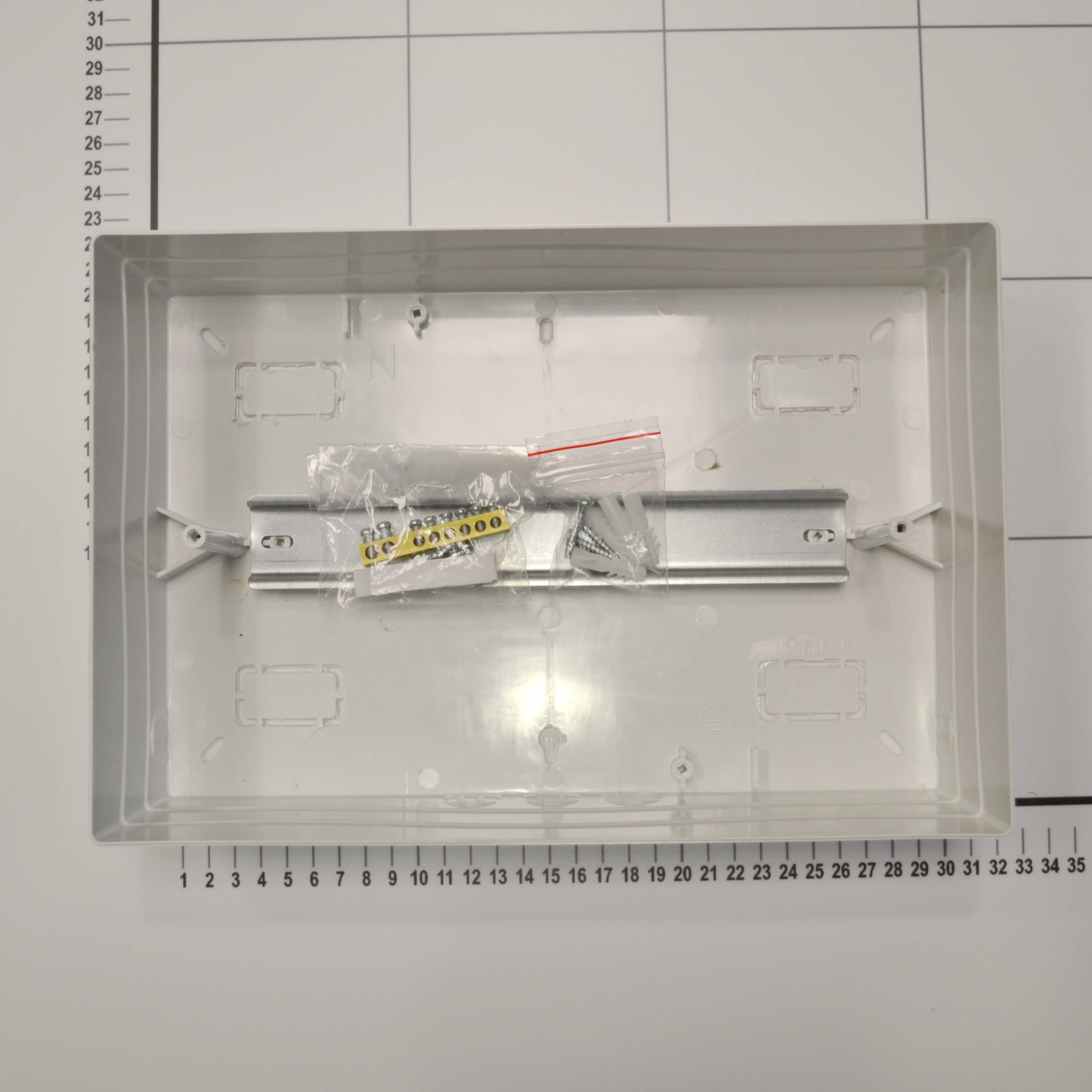 Бокс пластиковый VIOLUX на 12 модулей внешний ( 900072 ) Бокс пластиковый VIOLUX на 12 модулей внешний ( 900072 )