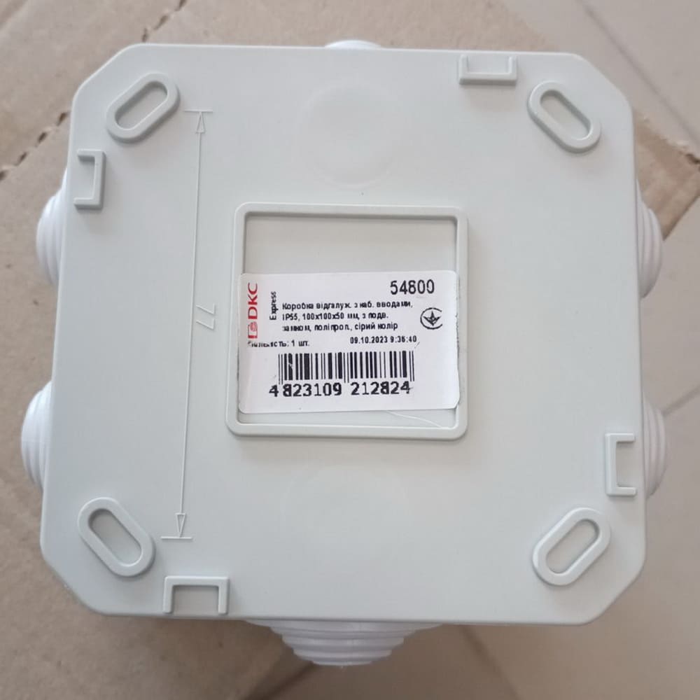 Коробка розподільча ДКС 100х100х50 сіра IP55 ( 54800 ) Коробка розподільча ДКС 100х100х50 сіра IP55 ( 54800 )
