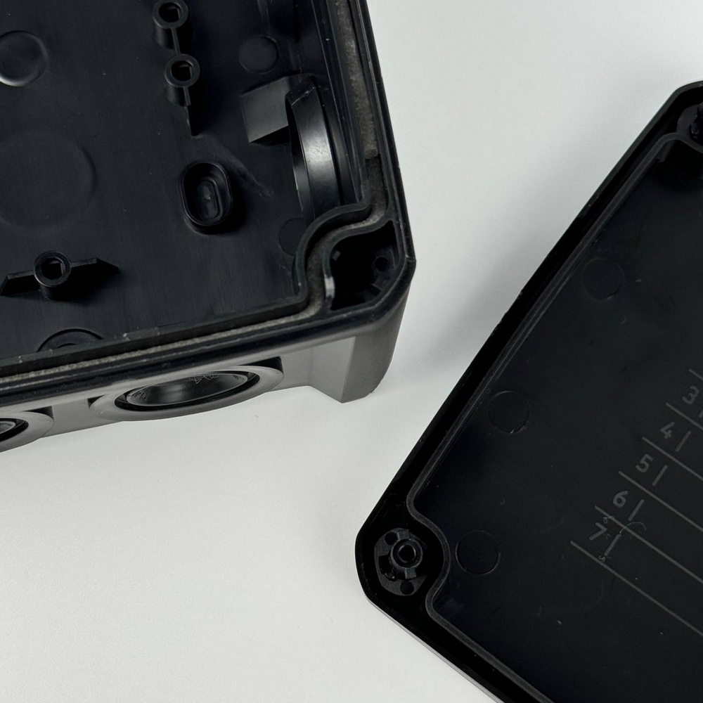Коробка розподільча СКІМ K160B 163х123х68 чорна IP66 ( B1102013 ) Коробка розподільча СКІМ K160B 163х123х68 чорна IP66 ( B1102013 )