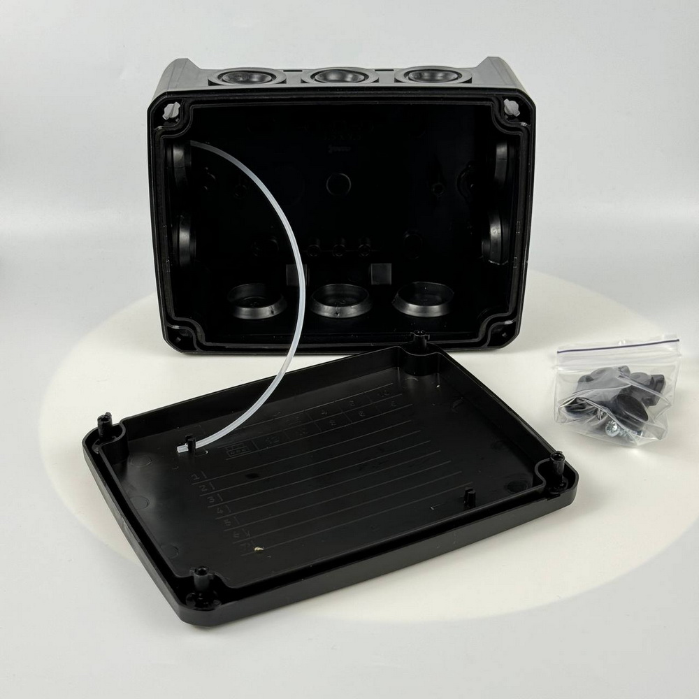 Коробка розподільча СКІМ K160B 163х123х68 чорна IP66 ( B1102013 ) Коробка розподільча СКІМ K160B 163х123х68 чорна IP66 ( B1102013 )