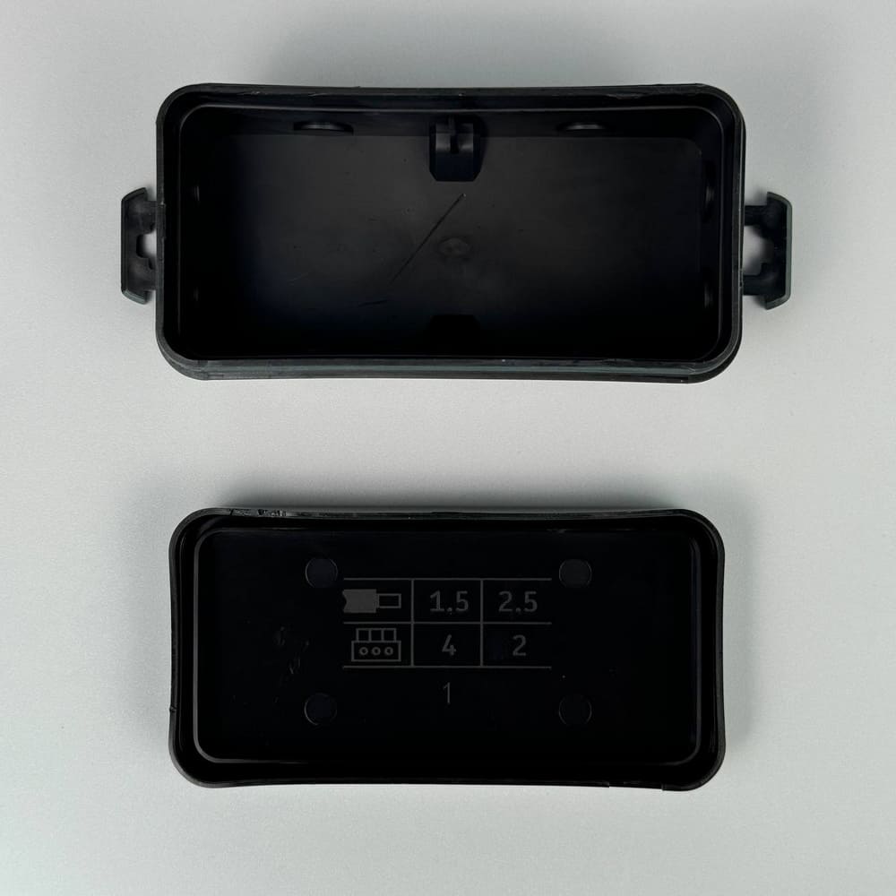 Коробка розподільча СКІМ K45B 85х43х39 чорна IP44 ( B1102005 ) Коробка розподільча СКІМ K45B 85х43х39 чорна IP44 ( B1102005 )