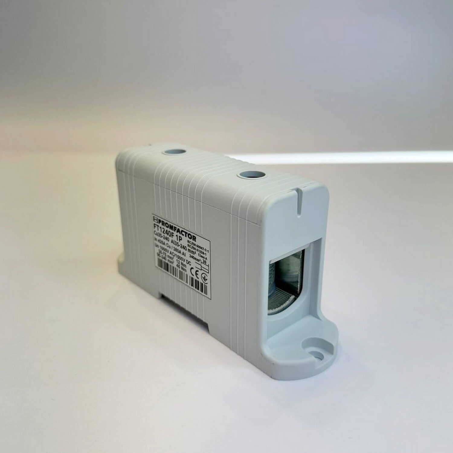 Клеммник на DIN-рейку 1P 425А 1х35-240 мм2 серый Промфактор ( FT1240F ) Клеммник на DIN-рейку 1P 425А 1х35-240 мм2 серый Промфактор ( FT1240F )
