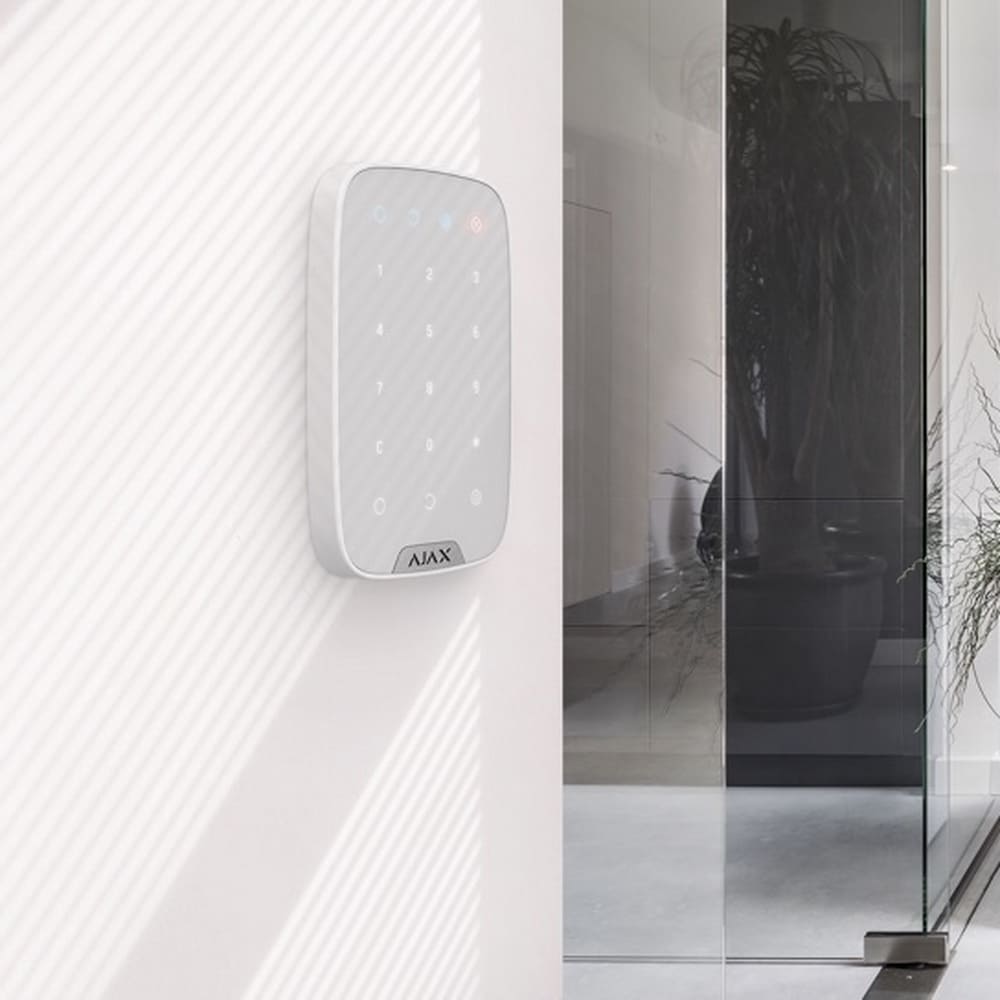 Клавіатура Ajax KeyPad Plus біла ( 26078.83.WH1 )