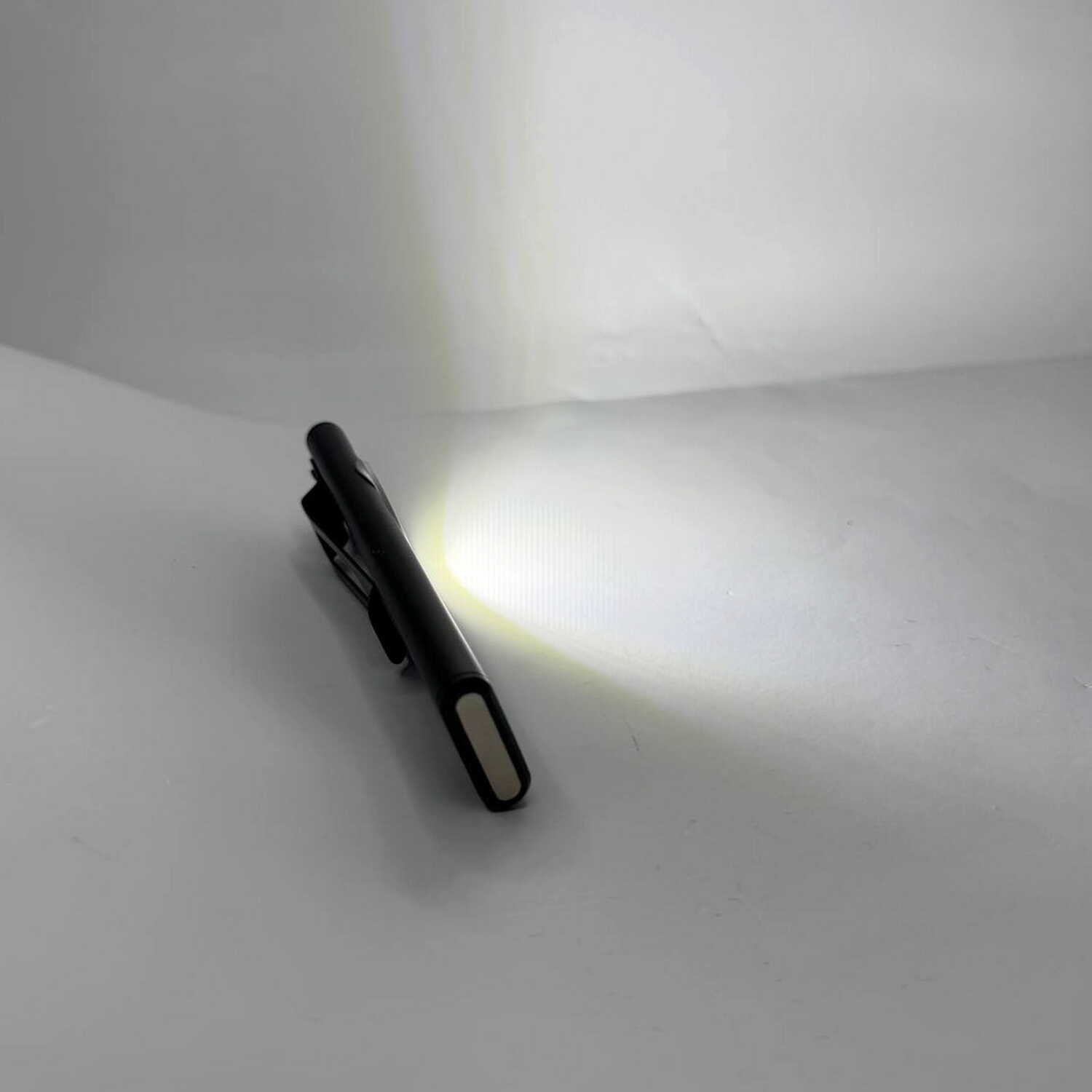 Ліхтарик YATO 8Вт 500 Lm 450mAh IPX4 ( YT-085608 ) Ліхтарик YATO 8Вт 500 Lm 450mAh IPX4 ( YT-085608 )