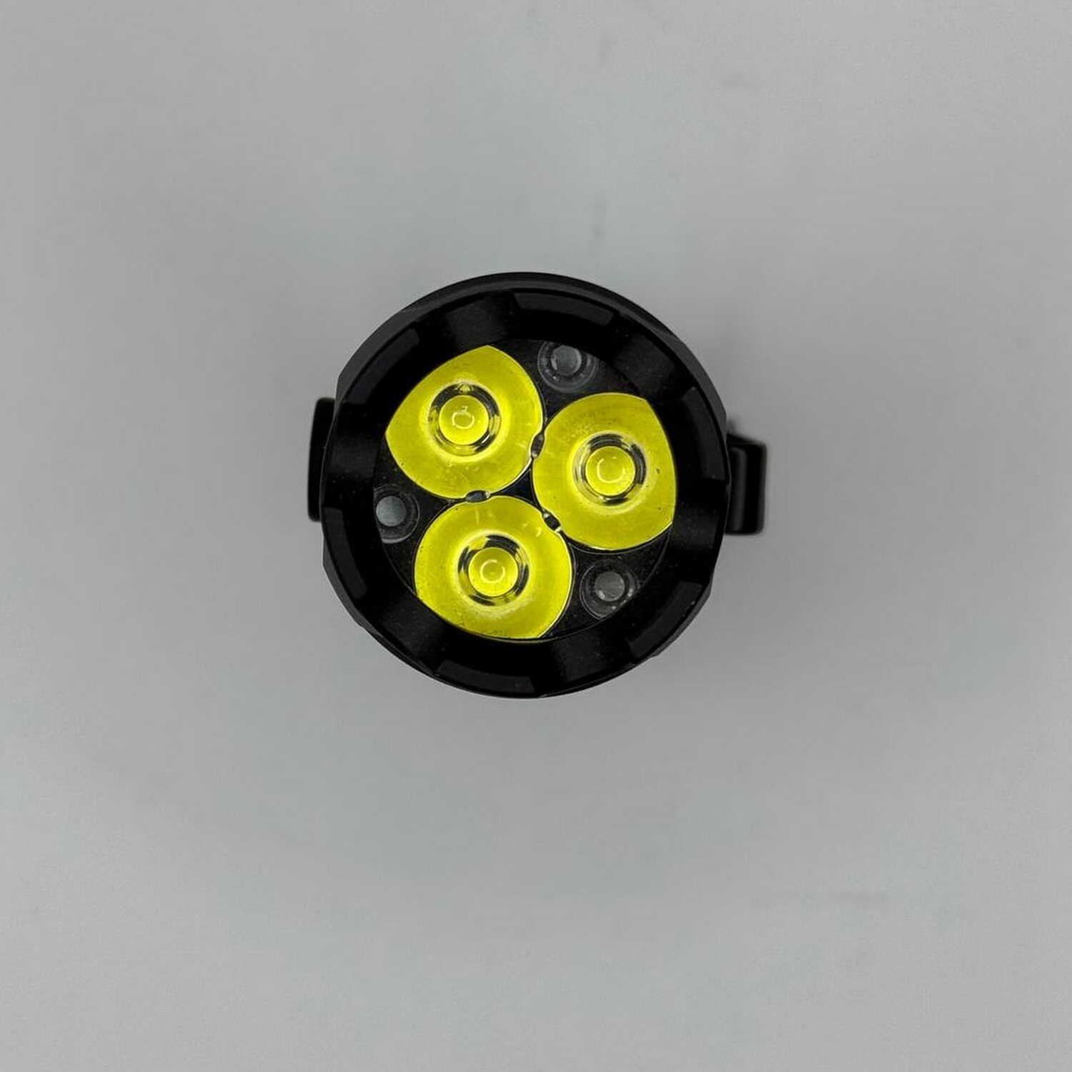 Ліхтарик YATO 10Вт 1000 Lm 700mAh IPX4 ( YT-085610 ) Ліхтарик YATO 10Вт 1000 Lm 700mAh IPX4 ( YT-085610 )