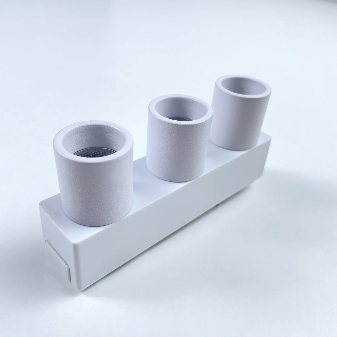 Магнитный трековый светильник UST-M 12W 4000K 48V IP20 черный Violux ( 320106 ) Магнитный трековый светильник UST-M 12W 4000K 48V IP20 черный Violux ( 320106 )