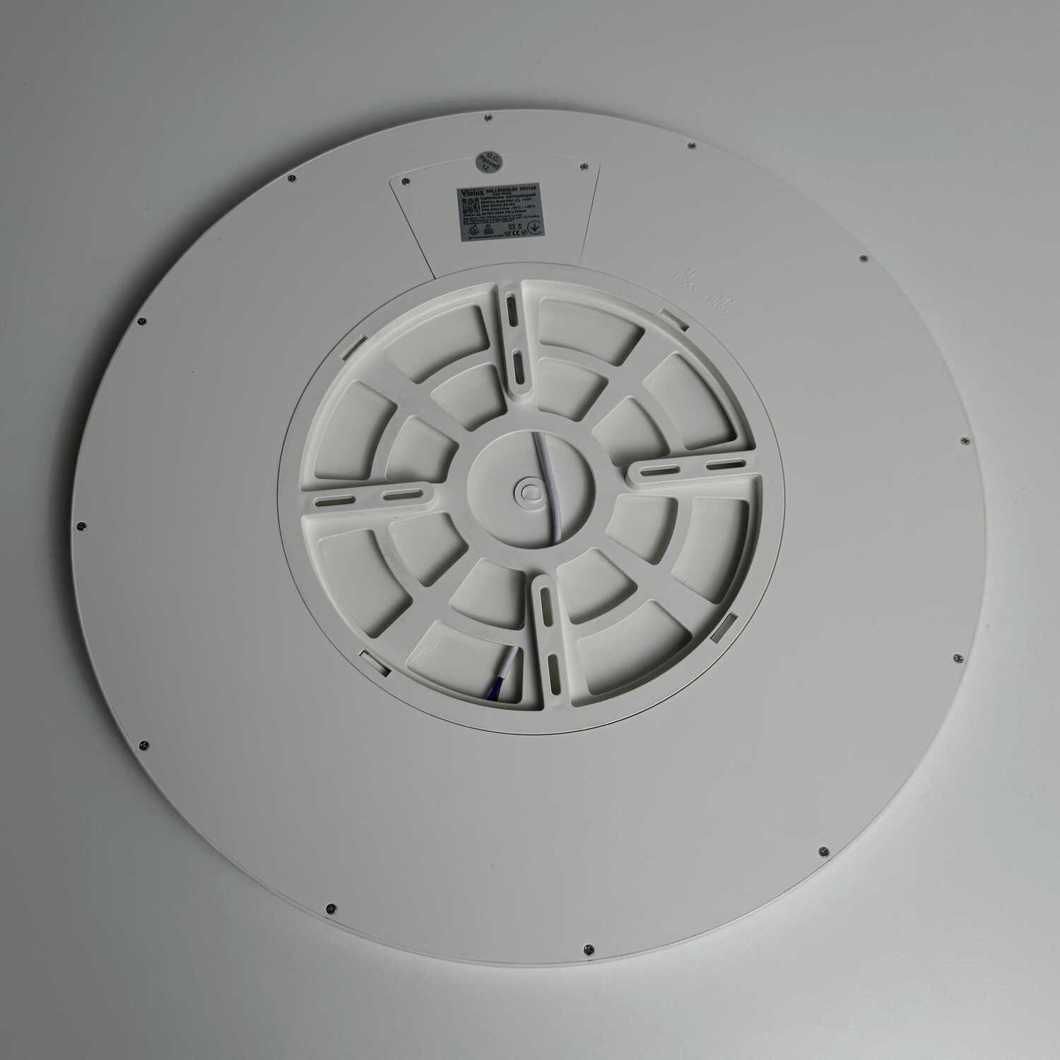 Светильник LED MILLENNIUM 38W 5000K круг белый Violux ( 351138 ) Светильник LED MILLENNIUM 38W 5000K круг белый Violux ( 351138 )