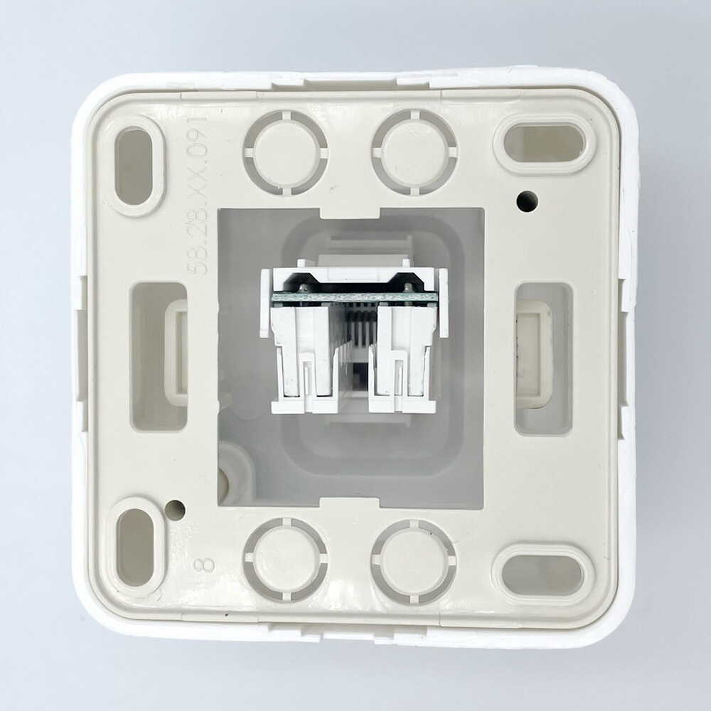 Розетка Nilson Unique біла комп'ютерна CAT5e RJ45 ( 28111044 ) Розетка Nilson Unique біла комп'ютерна CAT5e RJ45 ( 28111044 )