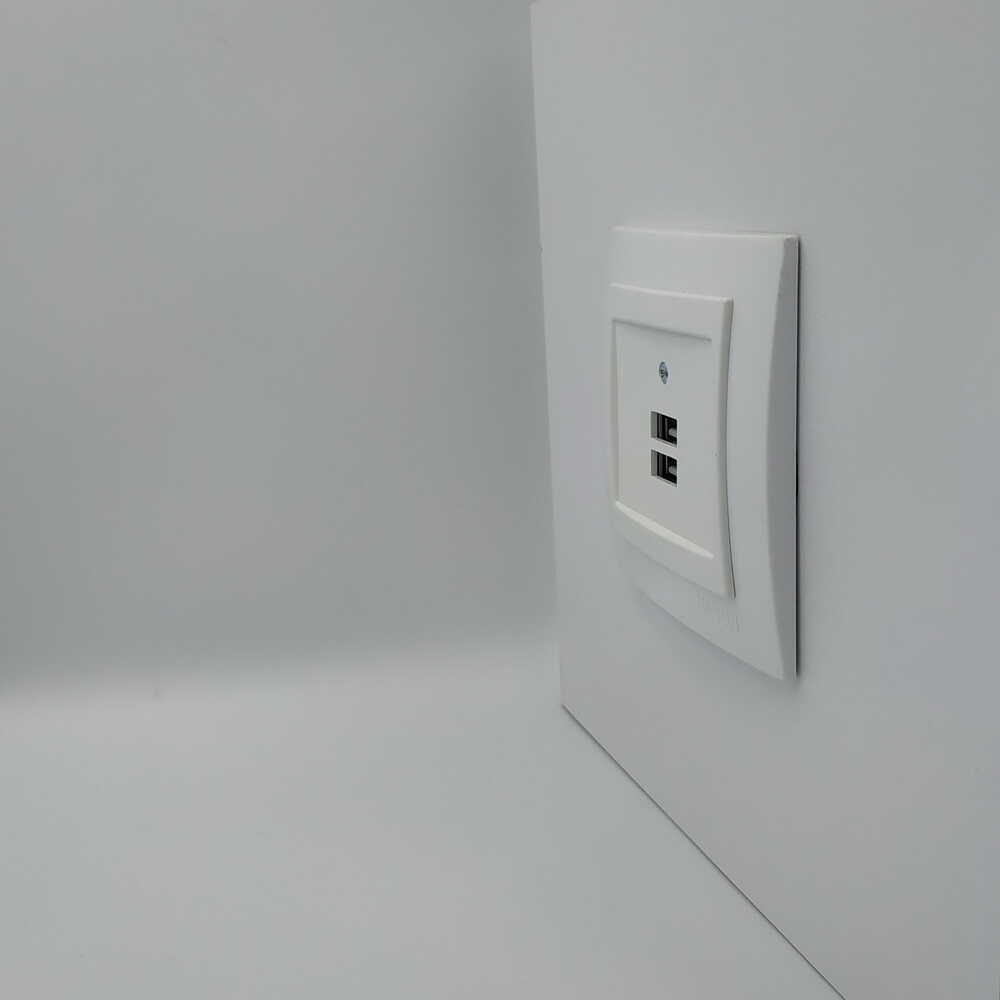Розетка Nilson Touran біла 2-на USB ( 24111081 )
