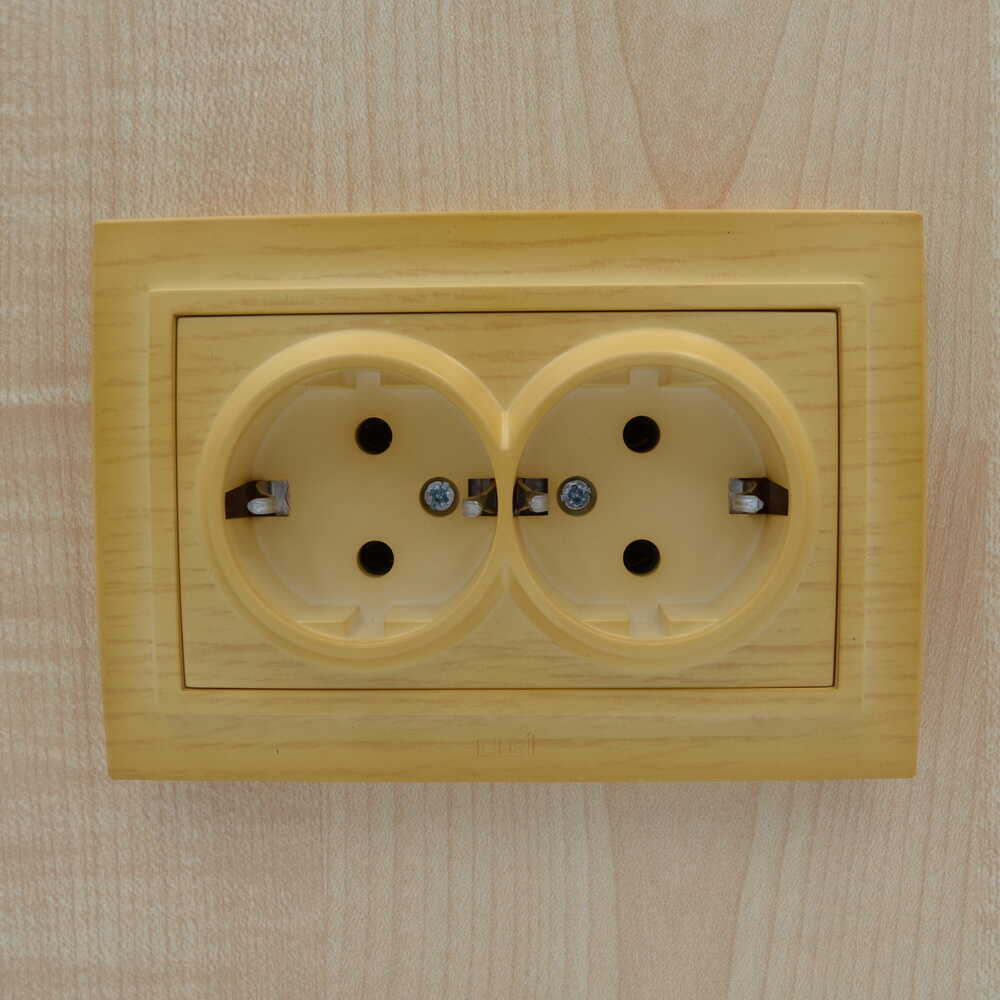 Розетка ELBI ZENA Woodline клен 2-на з заземленням ( 500-012700-907 )