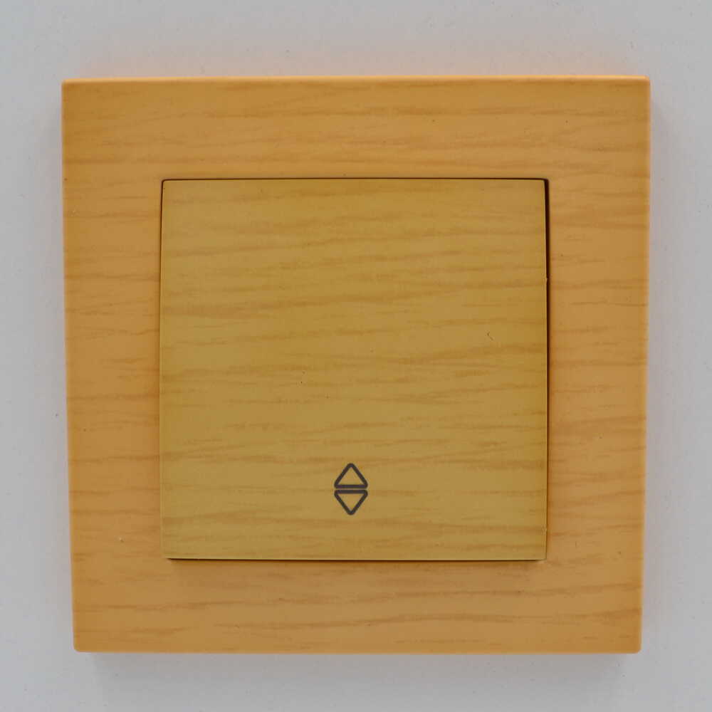 Вимикач ELBI ZENA Woodline клен 1кл прохідний без рамки ( 609-012700-209 )
