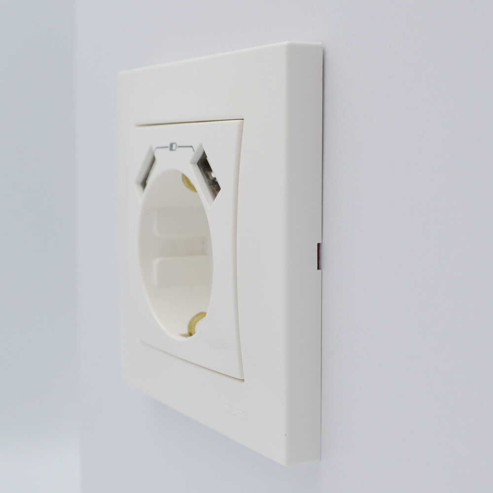 Розетка ZENA ELBI біла 1-на з заземленням + 2USB без рамки ( 609-010200-317 ) Розетка ZENA ELBI біла 1-на з заземленням + 2USB без рамки ( 609-010200-317 )